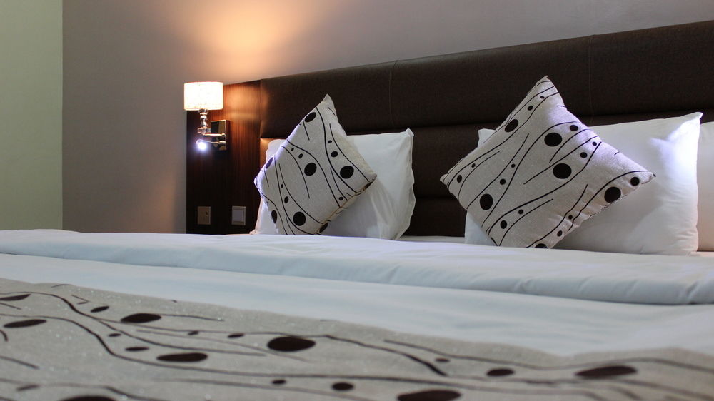 Downtown Royal Hotel Ikeja Eksteriør billede