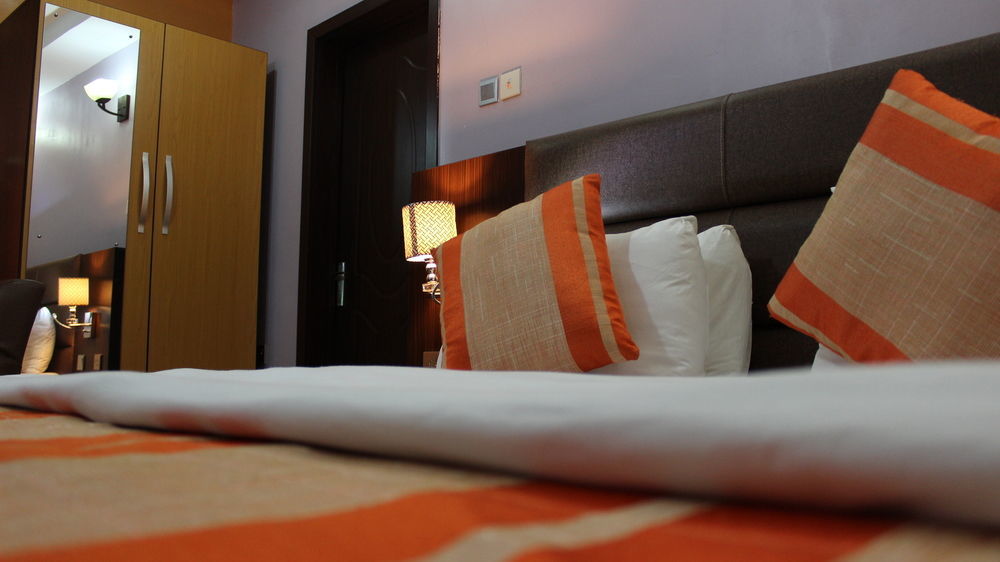 Downtown Royal Hotel Ikeja Eksteriør billede